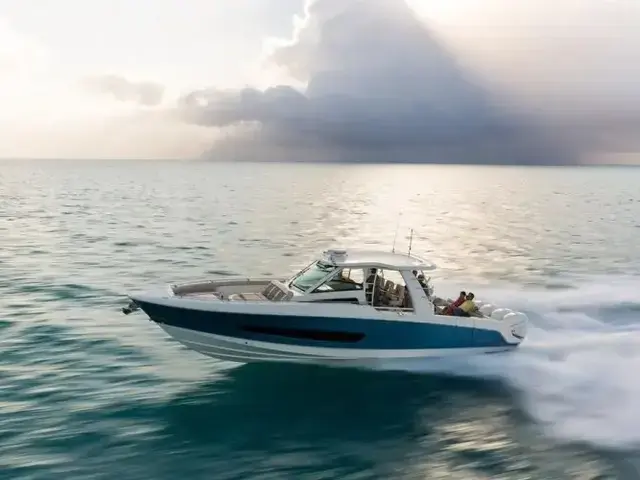 Boston Whaler 420 Outrage