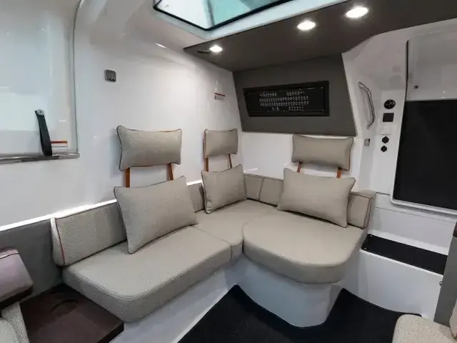 Axopar 37 Xc Cross Cabin