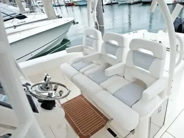 Boston Whaler 380 Outrage