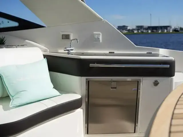 Sea Ray Sundancer 320