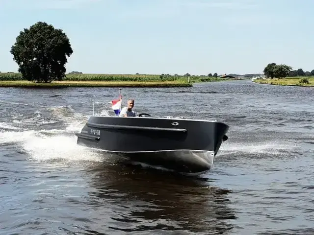 Van Vossen 650 Tender