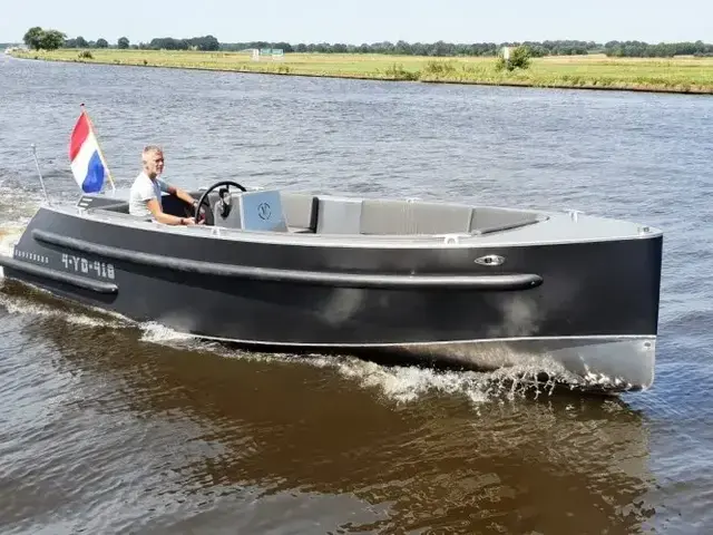 Van Vossen 650 Tender