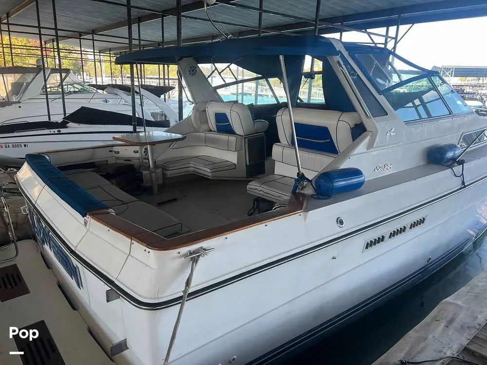 1989 Sea Ray 390 express cruiser