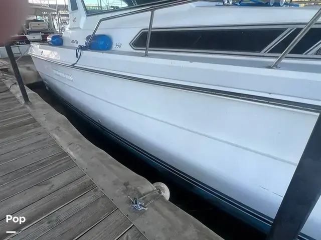 Sea Ray 390 Express Cruiser