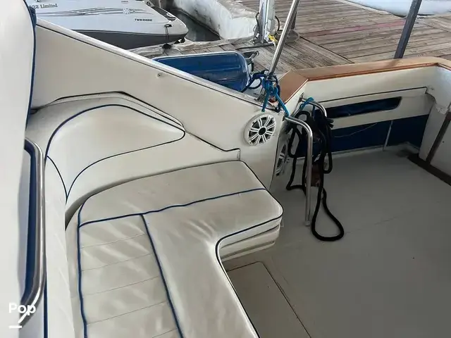 Sea Ray 390 Express Cruiser