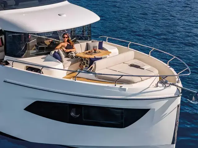 Absolute Navetta 53