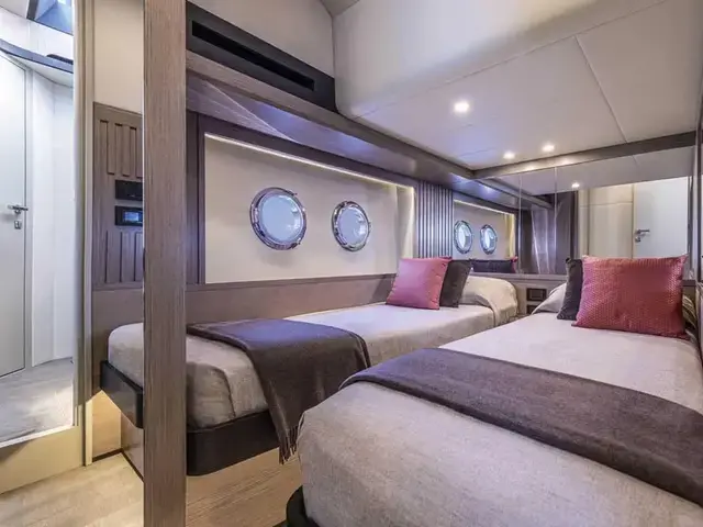 Absolute Navetta 53