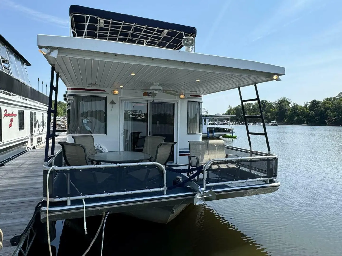 2008 Horizon house boat