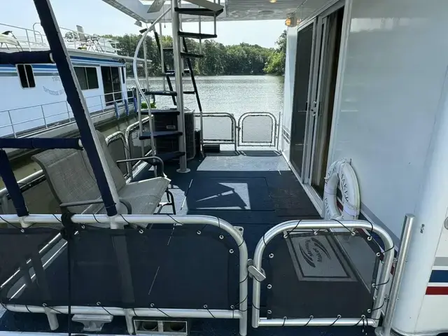 Horizon House Boat