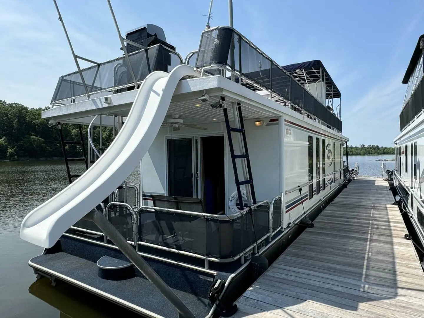 2008 Horizon house boat