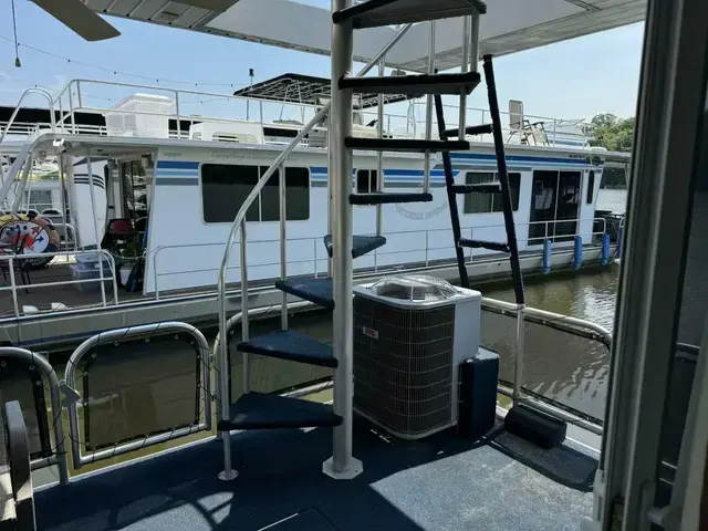 Horizon House Boat