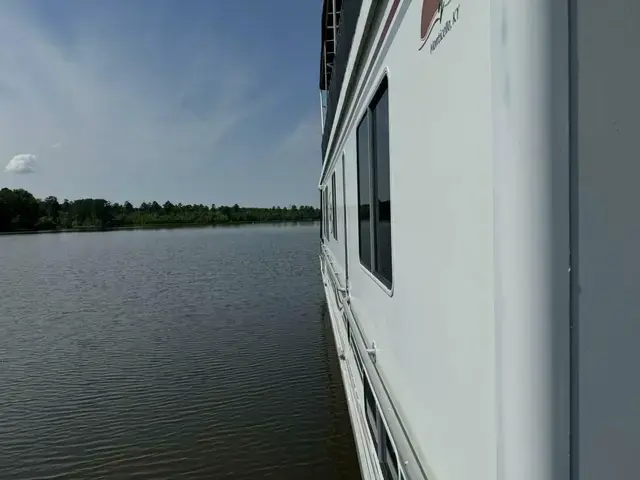 Horizon House Boat