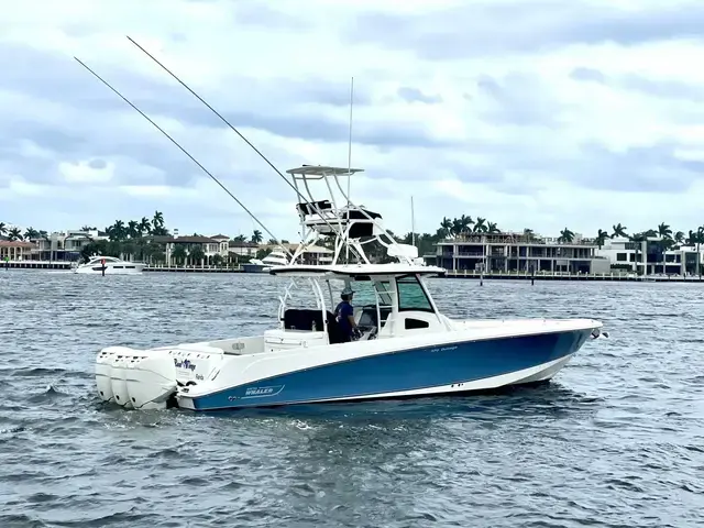 Boston Whaler 370 Outrage