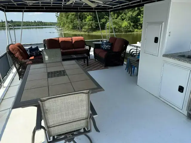 Horizon House Boat