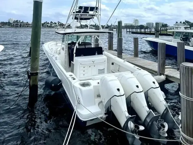 Boston Whaler 370 Outrage