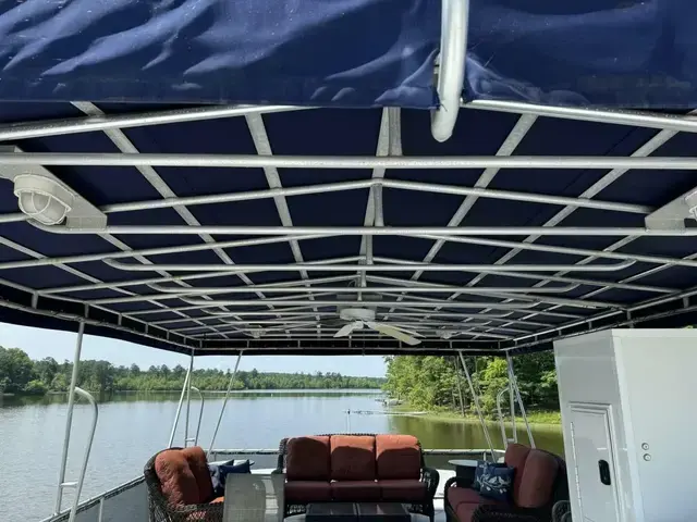 Horizon House Boat