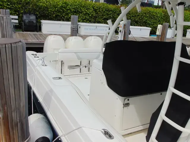 Boston Whaler 370 Outrage