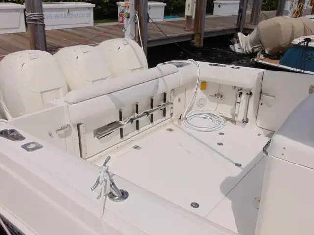 Boston Whaler 370 Outrage