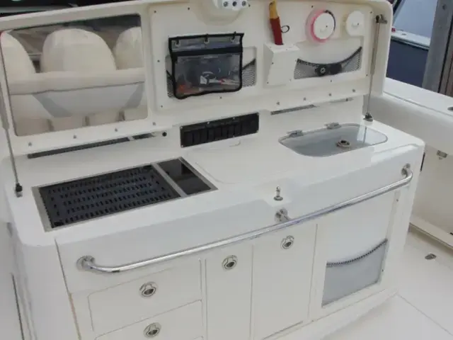 Boston Whaler 370 Outrage