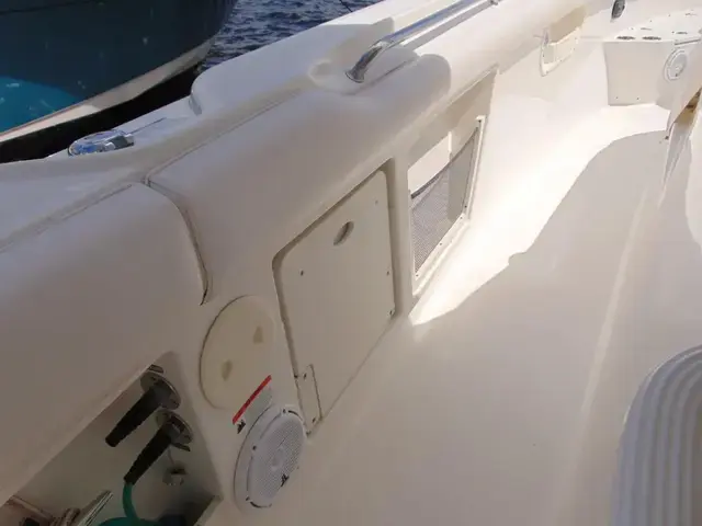 Boston Whaler 370 Outrage