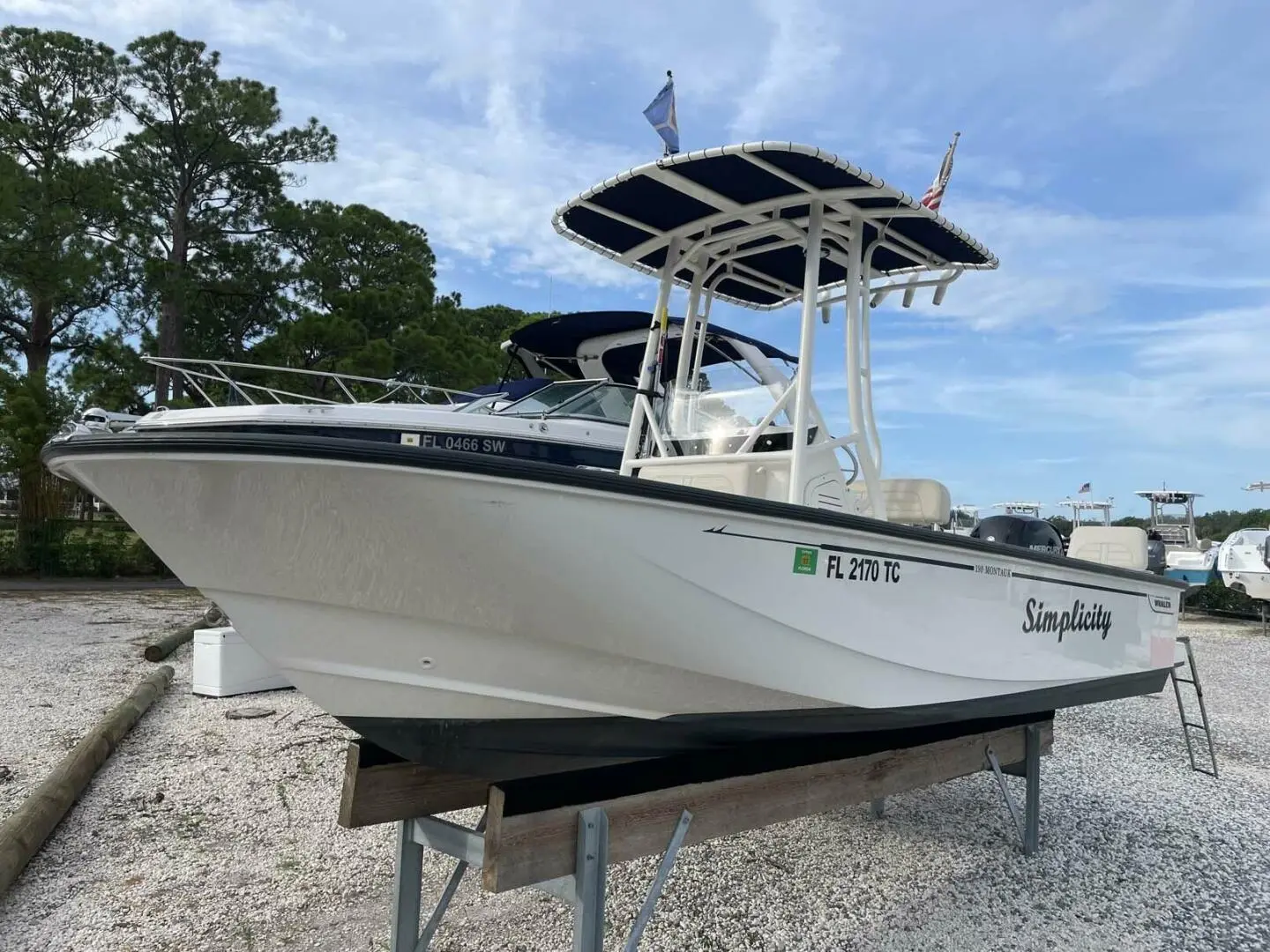 2022 Boston Whaler 190 montauk