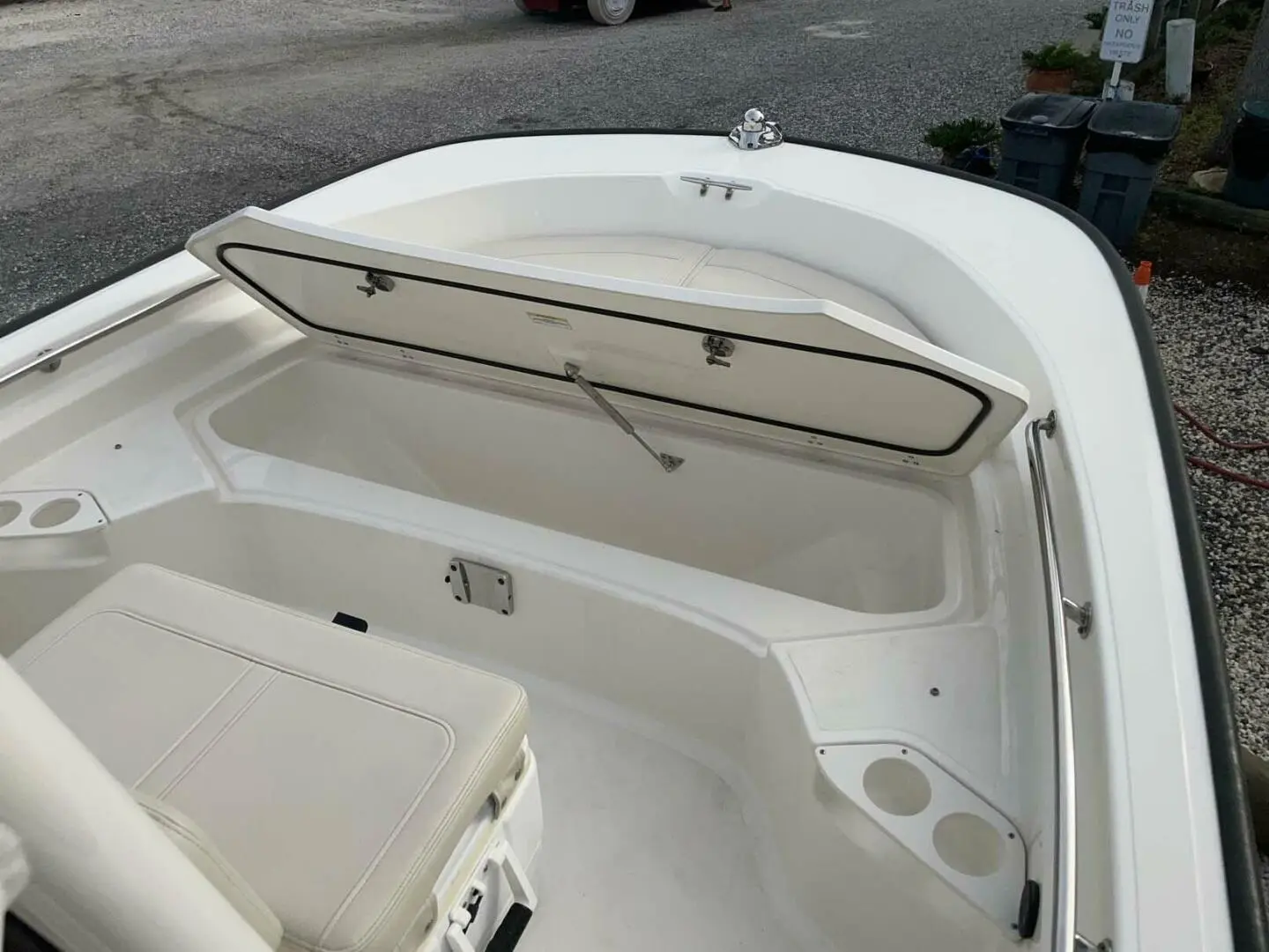 2022 Boston Whaler 190 montauk