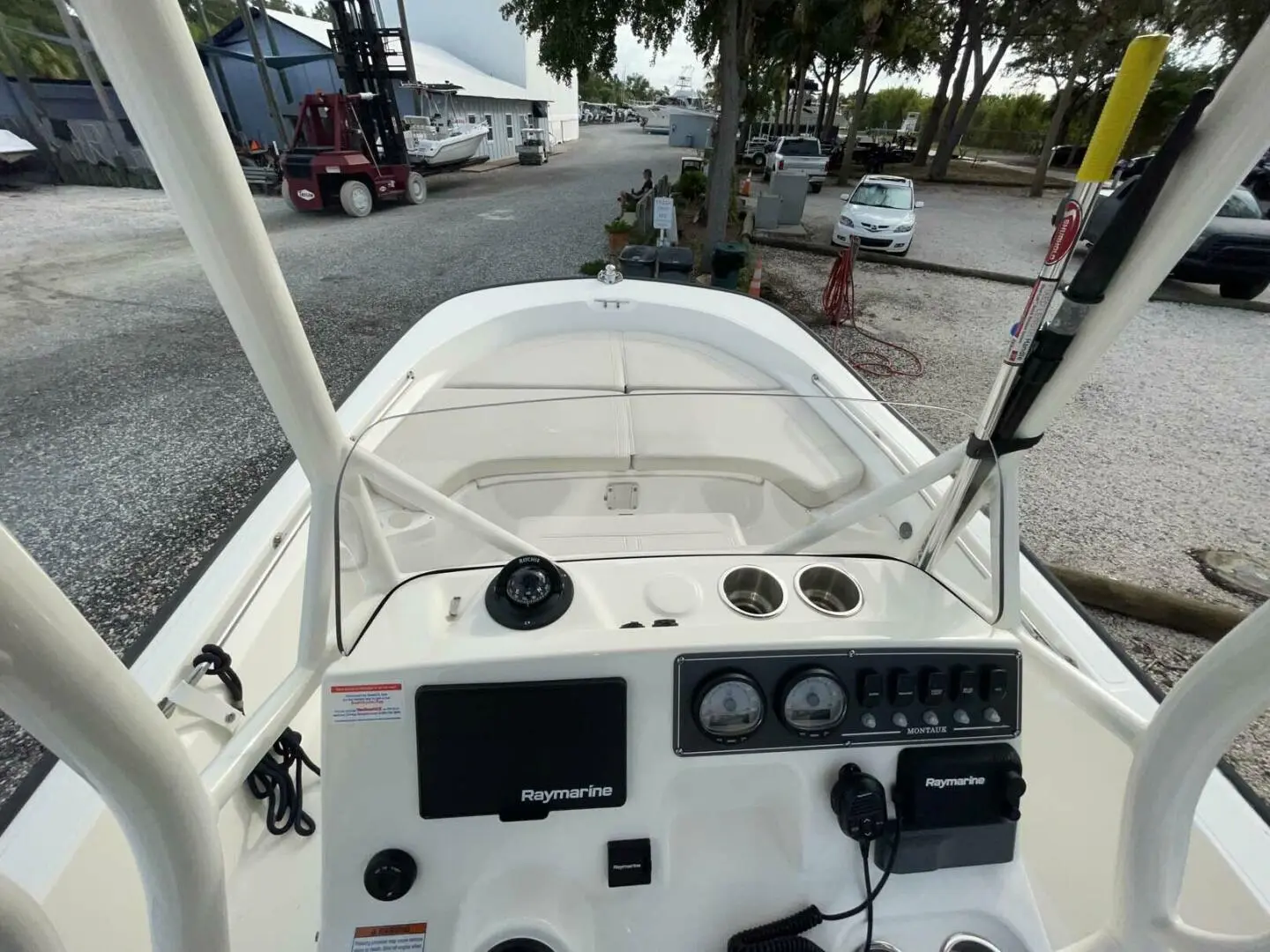 2022 Boston Whaler 190 montauk