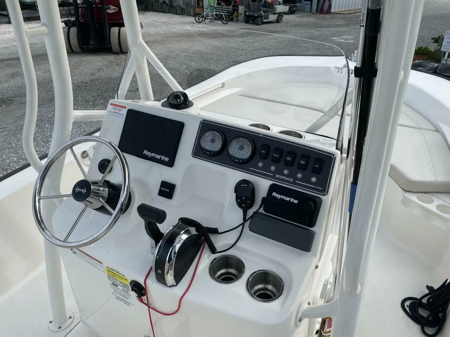 2022 Boston Whaler 190 montauk