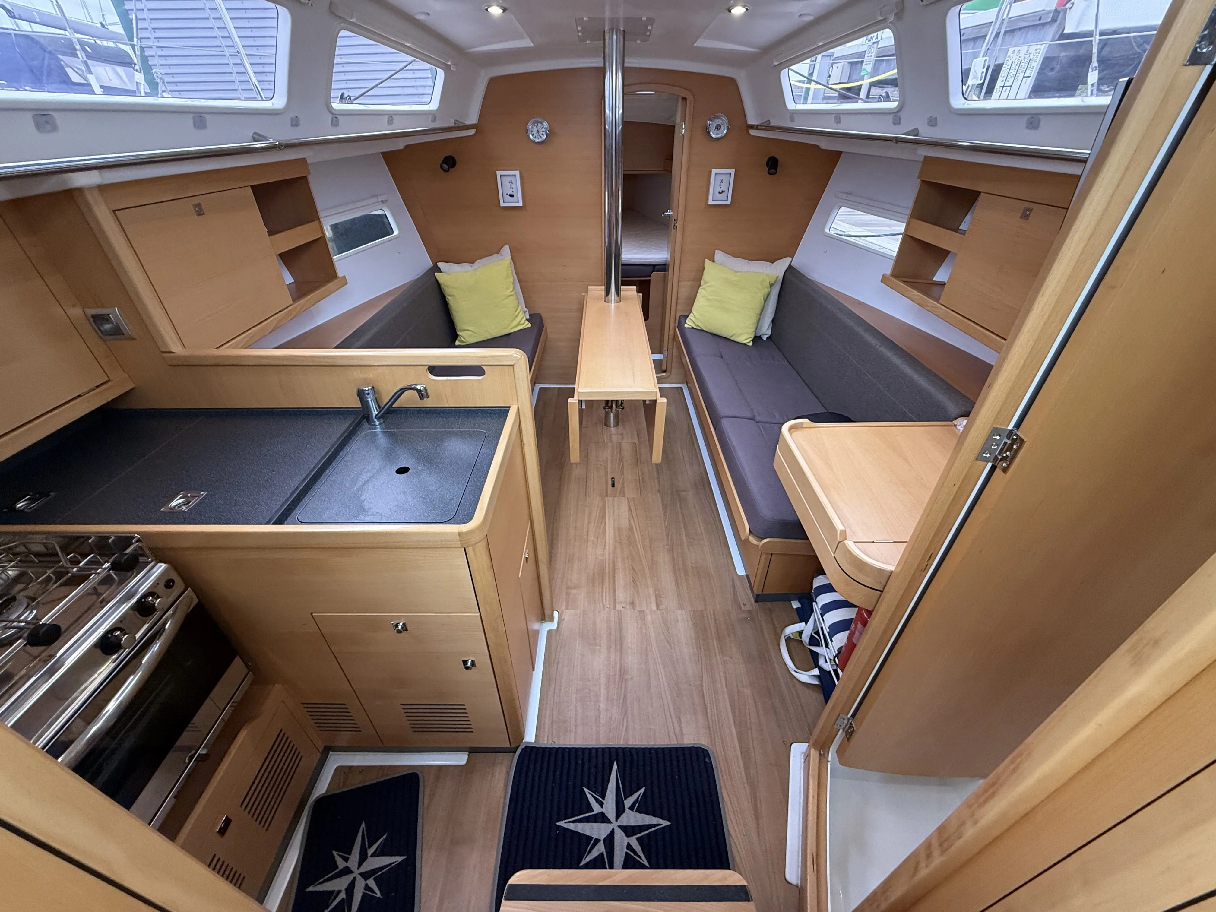 2018 Jeanneau sun odyssey 319