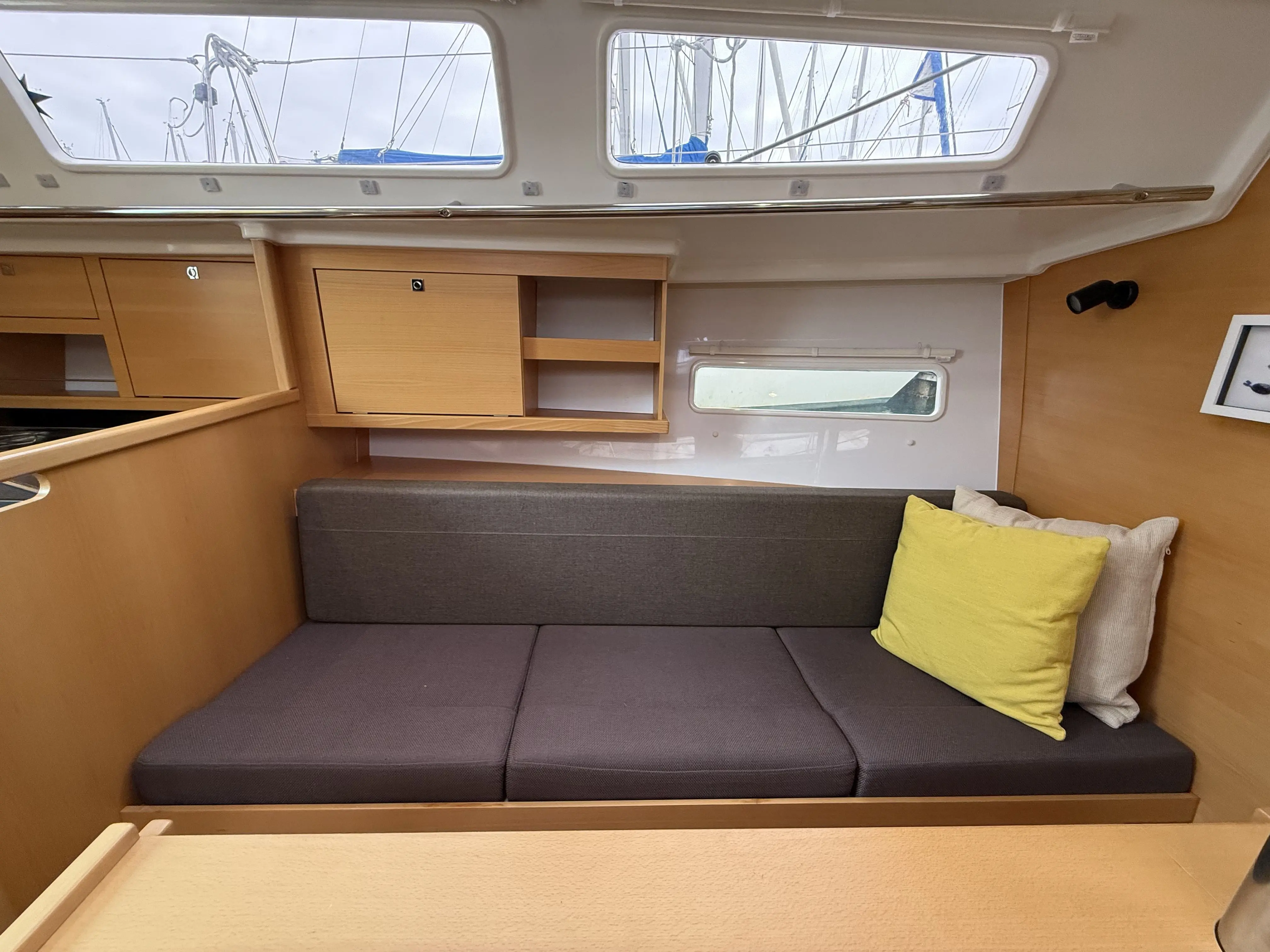 2018 Jeanneau sun odyssey 319