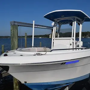 2017 Robalo R222