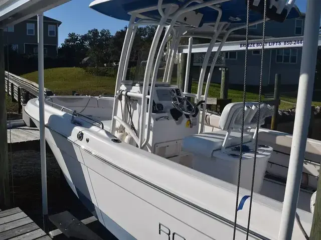 Robalo R222