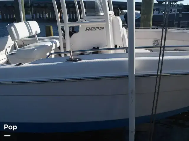 Robalo R222