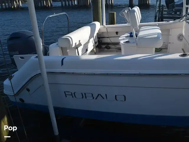 Robalo R222