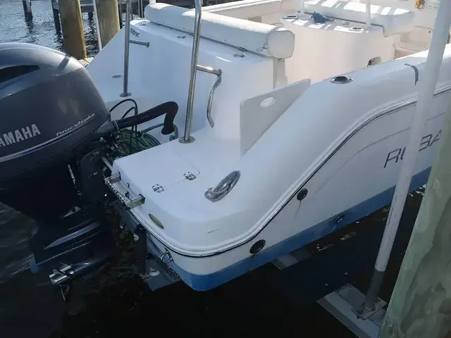 Robalo R222