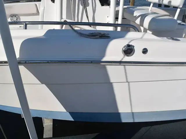 Robalo R222