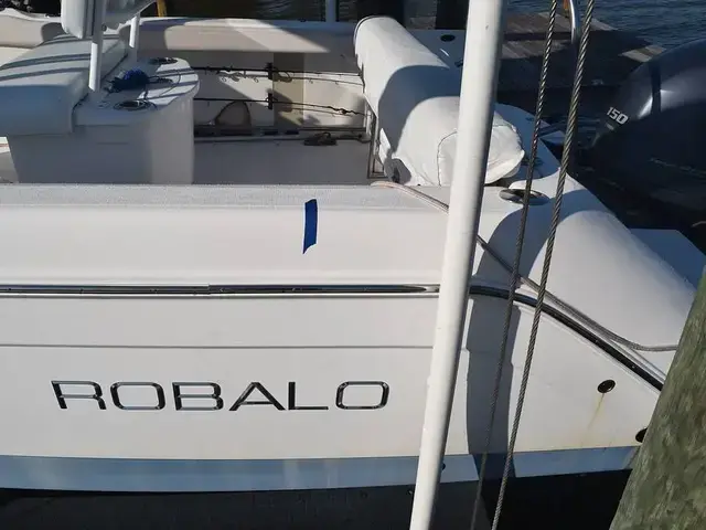 Robalo R222