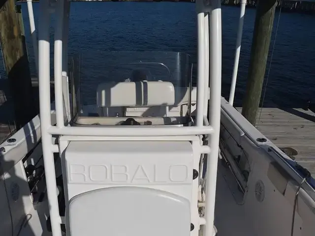 Robalo R222