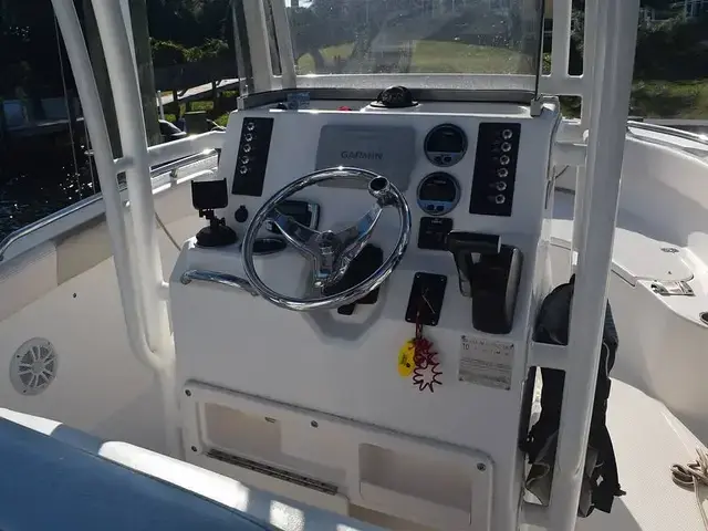 Robalo R222