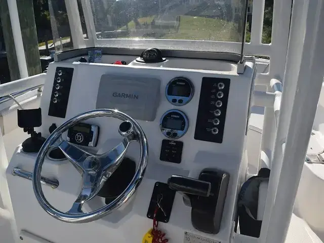 Robalo R222