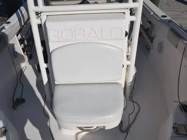 Robalo R222