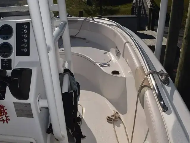 Robalo R222