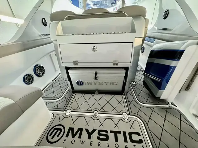 Mystic Powerboats M4200