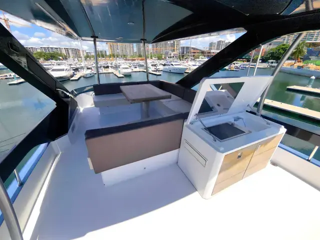 Sessa F68 Flybridge