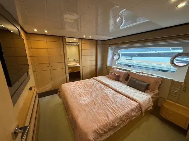 Ferretti Yachts 960