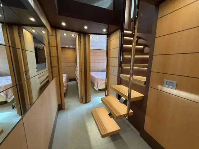 Ferretti Yachts 960