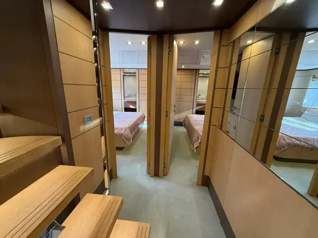 Ferretti Yachts 960