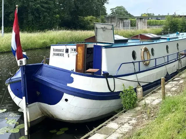 Motor Skutsje Met 2.00 Mtr Stahoogte