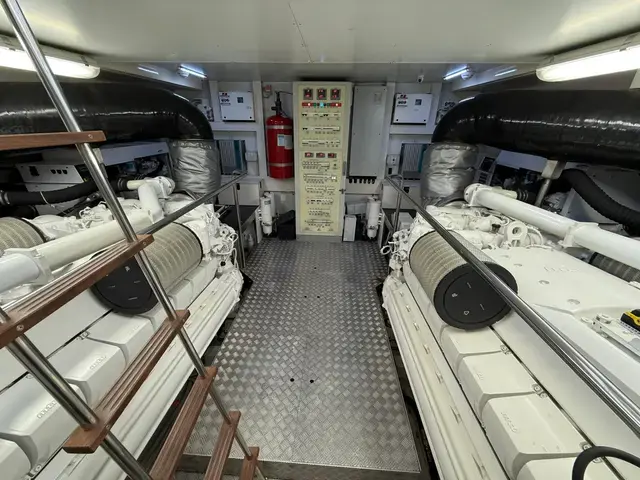 Ferretti Yachts 960