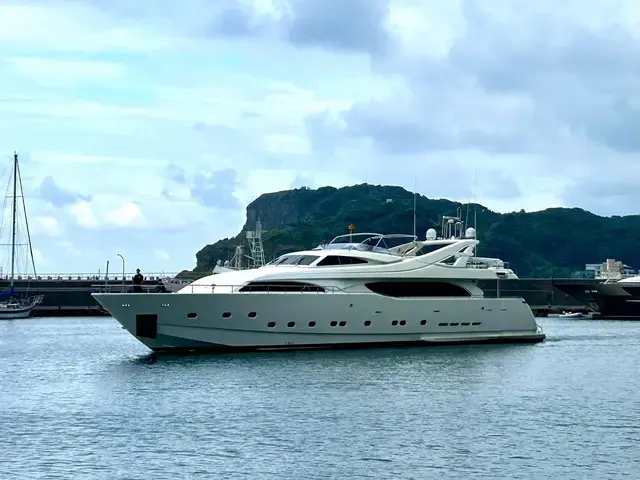 Ferretti Yachts Customline 112